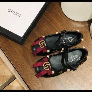 Gucci Little girls size 2.5 Y shoes never Worn